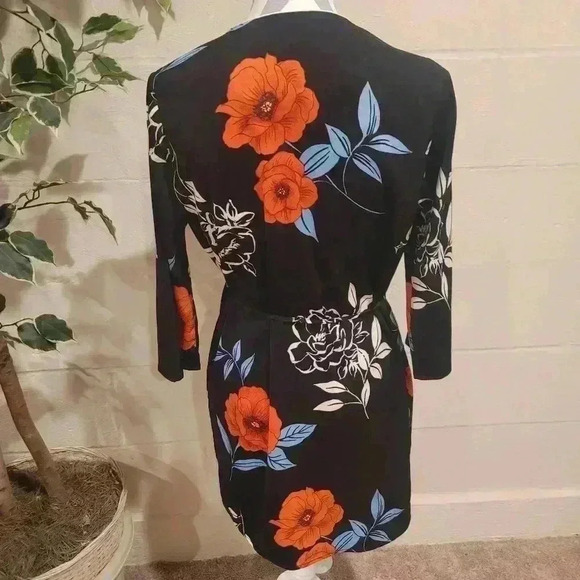Forever 21 Wrap Floral Dress Size Small Deep V Mid Length Sleeve Above The Knee. - Picture 3 of 9